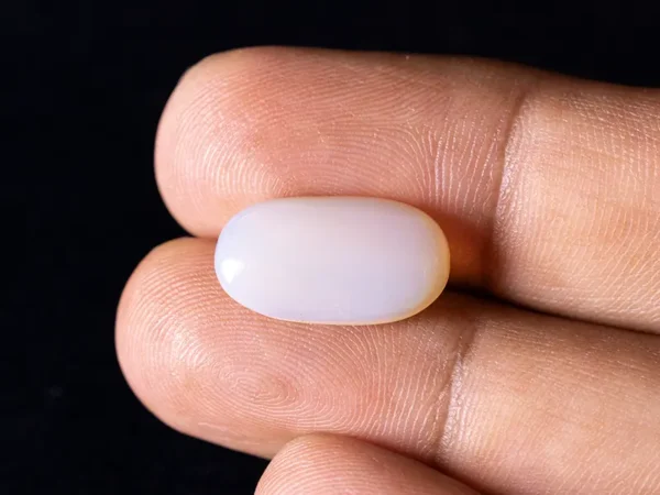 Wearing a 6.57 ratti shukra ratna (Australian Opal) for astrology