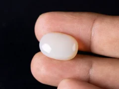 Wearing a 9.04 ratti shukra ratna (Australian Opal) for astrology