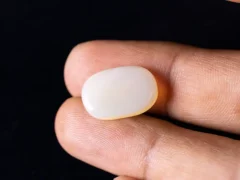 Wearing a 10.25 ratti shukra ratna (Australian Opal) for astrology