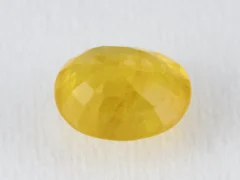 Back view of a 4.69 ratti natural yellow sapphire
