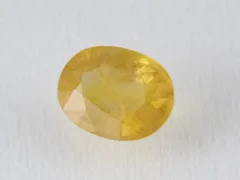 Side view of a 4.62 carat original yellow sapphire