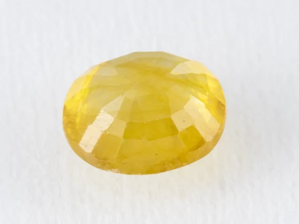 Back view of a 5.38 ratti natural yellow sapphire