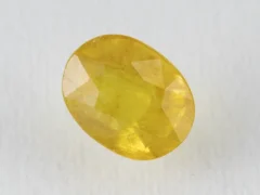 Side view of a 5.49 ratti original pukhraj stone