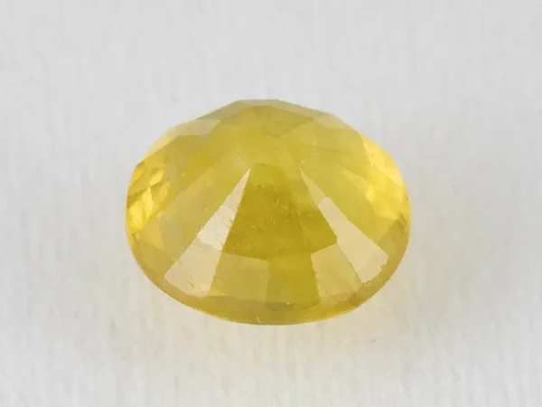 Back view of a 6.96 ratti natural yellow sapphire
