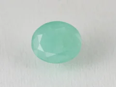 Brazilian Emerald 3.70 Carat (4.07 Ratti) Panna Stone top view — Sapota, vivid green oval