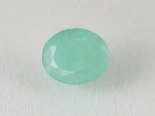 Brazilian Emerald 3.70 Carat (4.07 Ratti) Panna Stone top view — Sapota, vivid green oval