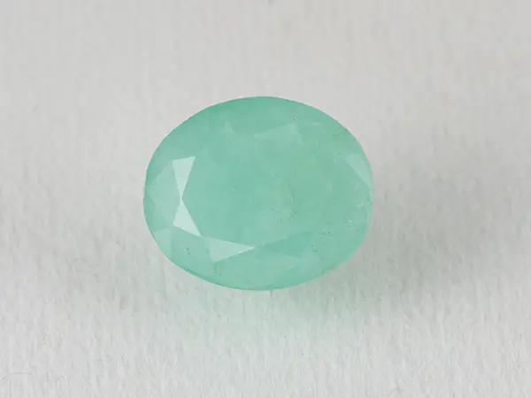 Brazilian Emerald 3.70 Carat (4.07 Ratti) Panna Stone — Sapota 1 Brazilian Emerald 3.70 Carat (4.07 Ratti) Panna Stone top view — Sapota, vivid green oval