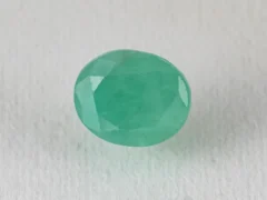 Brazilian Emerald 3.9 Carat (4.29 Ratti) Panna Stone top view — Sapota, vivid green oval