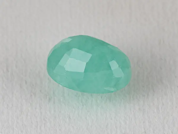 Brazilian Emerald 4 Carat (4.40 Ratti) Panna Stone — Sapota 3 Profile angle to assess build for bezel or prong settings