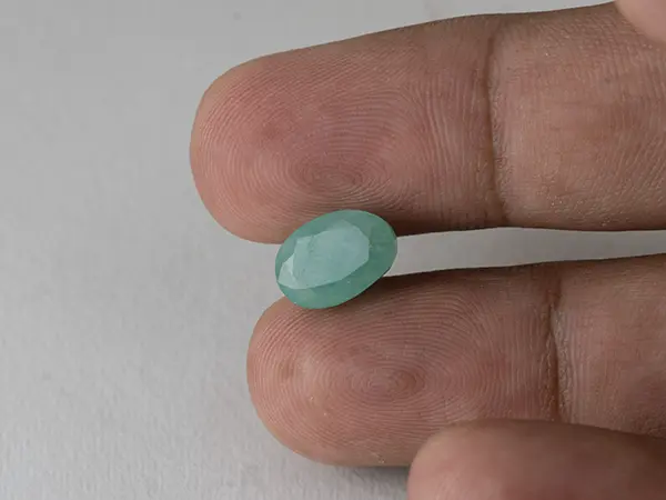 Brazilian Emerald 4 Carat (4.40 Ratti) Panna Stone — Sapota 4 Brazilian Emerald 4 Carat (4.40 Ratti) Panna Stone in hand — Sapota, true scale and color