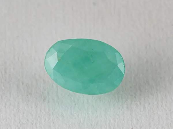 Brazilian Emerald 4 Carat (4.40 Ratti) Panna Stone — Sapota 2 Brazilian Emerald 4 Carat (4.40 Ratti) Panna Stone side profile — Sapota, crown height and depth