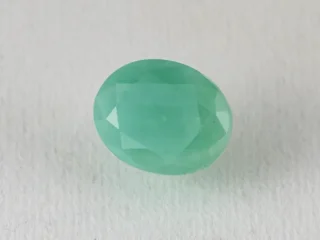 Brazilian Emerald 4.1 Carat (4.51 Ratti) Panna Stone top view, vivid green oval — Sapota