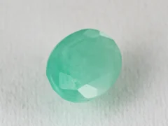 Brazilian Emerald 4.85 Carat (5.33 Ratti) Panna Stone - Sapota side profile showing crown height and depth