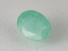 Brazilian Emerald 4.85 Carat (5.33 Ratti) Panna Stone - Sapota top view in vivid green oval