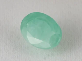 Brazilian Emerald 4.85 Carat (5.33 Ratti) Panna Stone - Sapota top view in vivid green oval