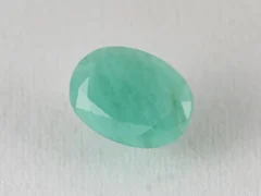 Brazilian Emerald 5.8 Carat (6.37 Ratti) Panna Stone top view — Sapota, vivid green oval