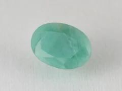 Brazilian Emerald 6.1 Carat (6.70 Ratti) Panna Stone top view — Sapota, vivid green oval