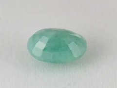Brazilian Emerald 6.1 Carat (6.70 Ratti) Panna Stone side profile — Sapota, crown height and depth