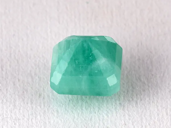 Brazilian Emerald 6.2 Carat (6.81 Ratti) Panna Stone — Sapota 2 Brazilian Emerald 6.2 Carat (6.81 Ratti) Panna Stone back view — Sapota, step-cut pavilion facets