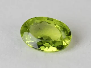 Peridot Stone 4.53 Carat (4.98 Ratti) top view in natural green Oval Mix Cut