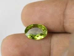 Peridot Stone 4.53 Carat (4.98 Ratti) in hand for true scale and color