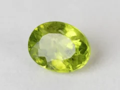 Peridot Stone 5.2 Carat (5.71 Ratti) side profile showing crown height and depth
