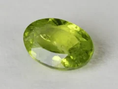Peridot Stone 5.94 Carat (6.53 Ratti) top view in natural green Oval Mix Cut