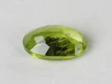 Peridot Stone 5.94 Carat (6.53 Ratti) back view with pavilion facets and symmetry