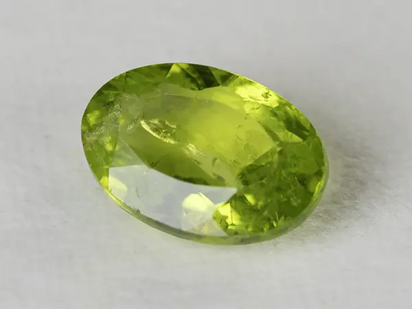 Peridot Stone 5.94 Carat (6.53 Ratti) 1 Peridot Stone 5.94 Carat (6.53 Ratti) top view in natural green Oval Mix Cut