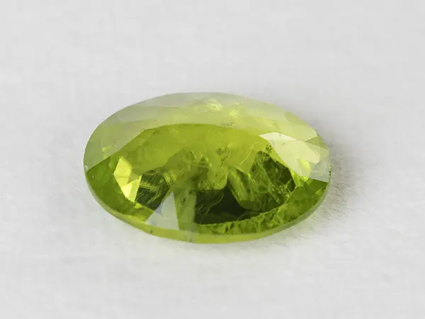 Peridot Stone 5.94 Carat (6.53 Ratti) 2 Peridot Stone 5.94 Carat (6.53 Ratti) back view with pavilion facets and symmetry