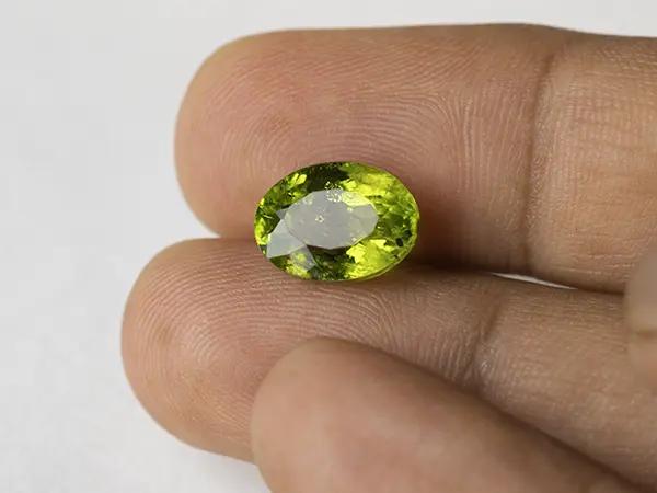 Peridot Stone 6.55 Carat (7.20 Ratti) 3 Peridot Stone 6.55 Carat (7.20 Ratti) in hand for true scale and color
