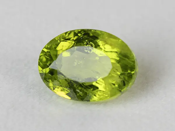 Peridot Stone 6.55 Carat (7.20 Ratti) 1 Peridot Stone 6.55 Carat (7.20 Ratti) top view in natural green Oval Mix Cut