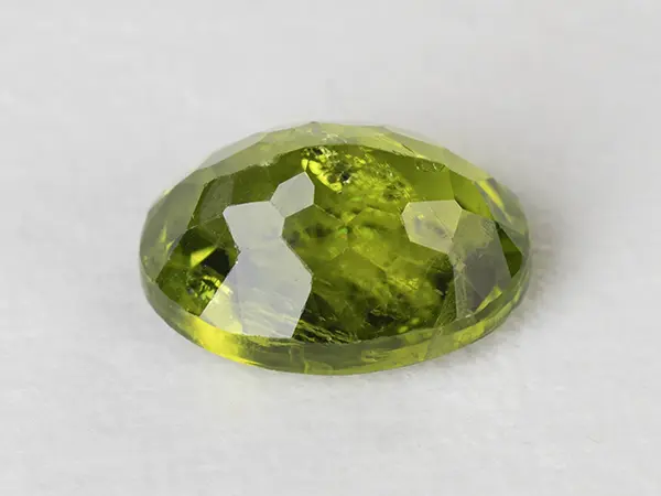 Peridot Stone 6.57 Carat (7.22 Ratti) 2 Peridot Stone 6.57 Carat (7.22 Ratti) back view with pavilion facets and symmetry
