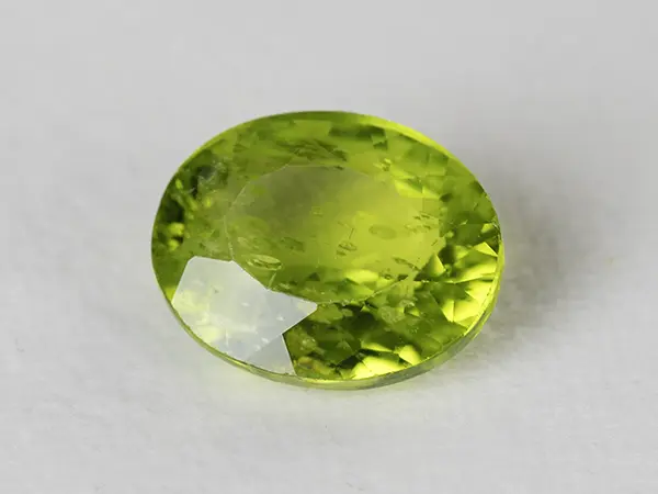 Peridot Stone 7.02 Carat (7.71 Ratti) 1 Peridot Stone 7.02 Carat (7.71 Ratti) top view in natural green Oval Mix Cut
