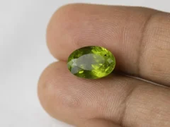 Peridot Stone 7.06 Carat (7.76 Ratti) in hand for true scale and color