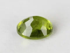 Peridot Stone 7.21 Carat (7.92 Ratti) back view with pavilion facets and symmetry