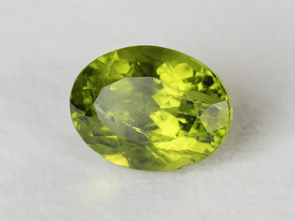 Peridot Stone 7.21 Carat (7.92 Ratti) 1 Peridot Stone 7.21 Carat (7.92 Ratti) top view in natural green Oval Mix Cut