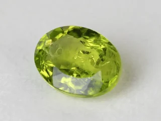 Peridot Stone 7.35 Carat (8.08 Ratti) top view in natural green Oval Mix Cut