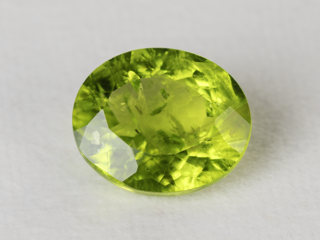 Peridot Stone 7.48 Carat (8.22 Ratti) top view in natural green Oval Mix Cut