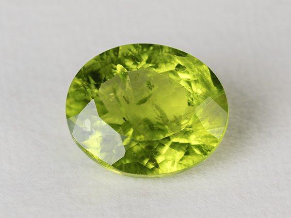 Peridot Stone 7.48 Carat (8.22 Ratti) 1 Peridot Stone 7.48 Carat (8.22 Ratti) top view in natural green Oval Mix Cut