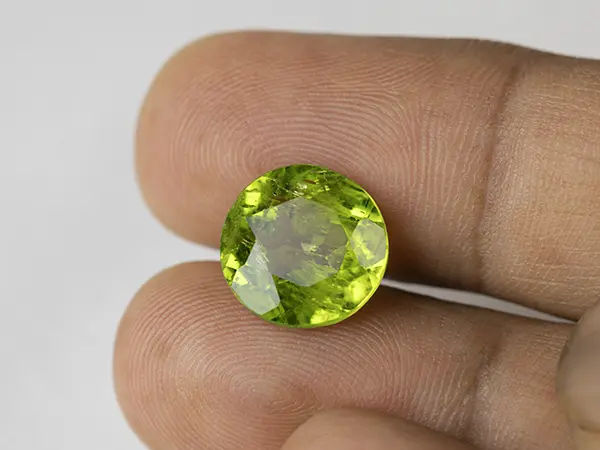 Peridot Stone 7.59 Carat (8.34 Ratti) 3 Peridot Stone 7.59 Carat (8.34 Ratti) in hand for real-life scale and color