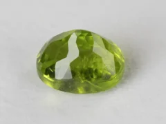 Peridot Stone 7.78 Carat (8.55 Ratti) back view with pavilion facets and symmetry