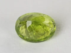 Peridot Stone 8.24 Carat (9.05 Ratti) back view with pavilion facets and symmetry