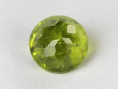 Peridot Stone 8.25 Carat (9.07 Ratti) pavilion facets and symmetry view