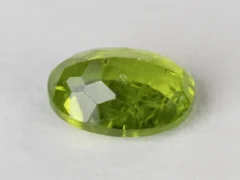Peridot Stone 9.28 Carat (10.20 Ratti) back view with pavilion facets and symmetry