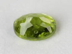 Peridot Stone 9.35 Carat (10.27 Ratti) pavilion facets and symmetry view