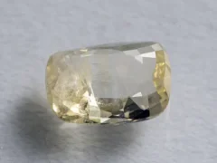 Ceylon Yellow Sapphire 3.18 ct pavilion facets and symmetry in Cushion Cut