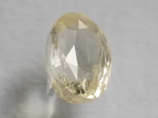 Ceylon Yellow Sapphire (Pukhraj) 3.2 Carat (3.52 Ratti) top view, Oval Mix Cut
