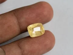 Ceylon Yellow Sapphire 9.48 ct (10.42 Ratti) in hand for true scale and tone
