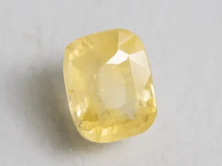 Ceylon Yellow Sapphire (Pukhraj) 9.48 Carat (10.42 Ratti) top view, Cushion Mix Cut